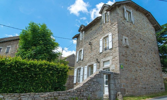 Saint-Leger-de-Peyre Maison | L'école - gîte traditionnel 8 places au parc les loups du Gévaudan