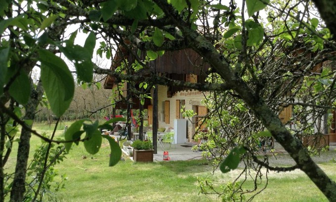 Sainte-Gemme-Martaillac Lit Et Petit-Déjeuner | L'écrin - Chambres d'hôtes au calme et au vert