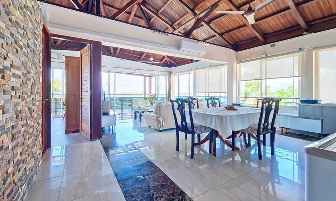 Blue Bay Appartement | L’établissement pieds dans l'eau, BLUE REEF Blue Bay, se situe à Blue Bay Beach