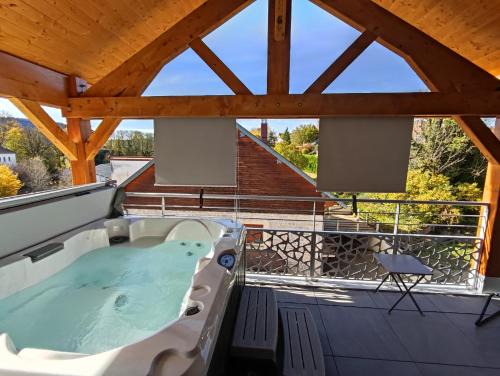 Champagnole Appartement | L'ACIÉRIE Logis de luxe avec Jacuzzi