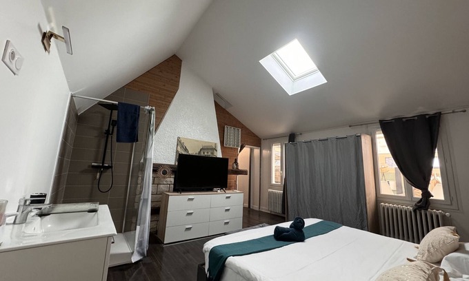 Ecommoy Appartement | L'Agréable - Suite - Circuit - Rêve au Mans