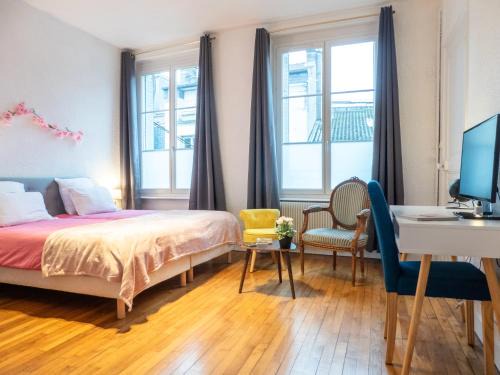 Verdun Appartement | L'Amour de la Paix - City center - Garden - Near station - SmartTV65" Netflix & PrimeVideo - Warm cozy vibe - Free parking nearby with CCTV - Managed by Presta-Zen'Services