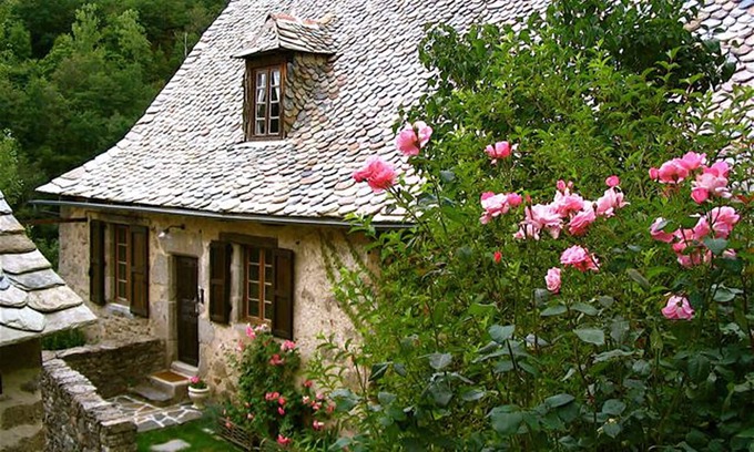 Entraygues-sur-Truyere Maison | L' ancienne école : Gite de charme au coeur de la vallée du lot.