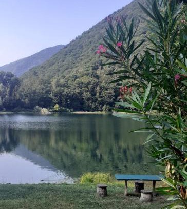 Valganna Appartement | L’Angolino di MAGDA: on the lake-PRIVATE beach!