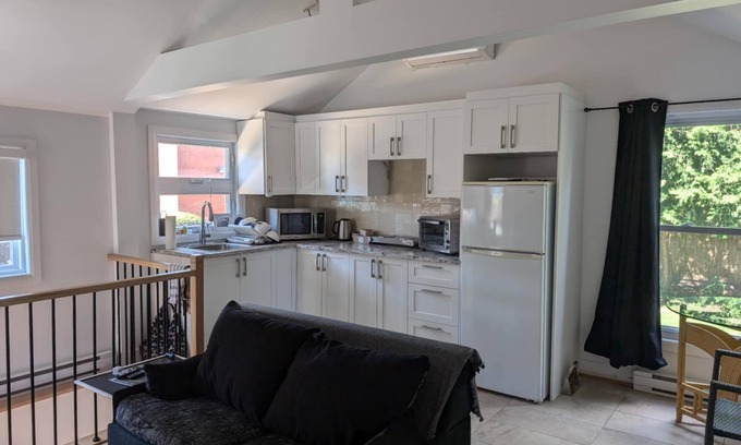 Vieux-Saint-Jean Appartement | L'Annexe (32+ nights)