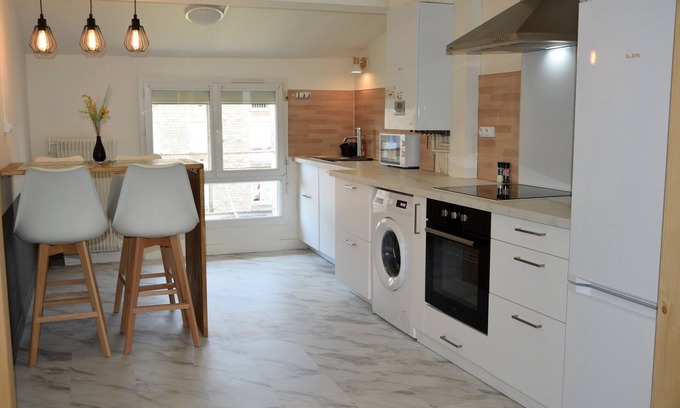 Goise-Champommier-Champclairot Appartement | L'arrêt de la gare