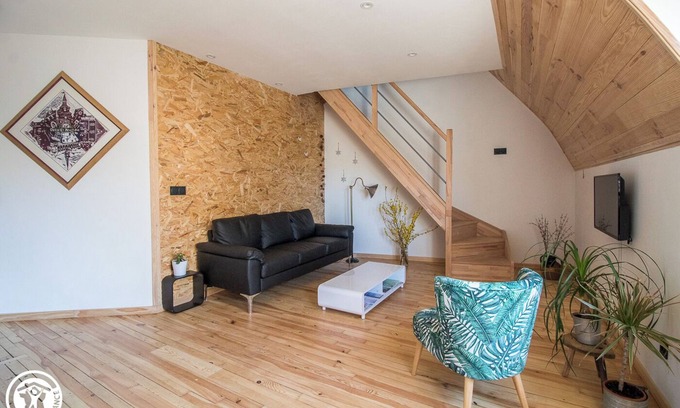 Besse-en-Chandesse Maison | L'Art Gîte - BESSE ET SAINT ANASTAISE