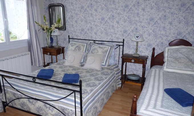 Sainte-Catherine-de-Fierbois Hôtel | L'arum antique