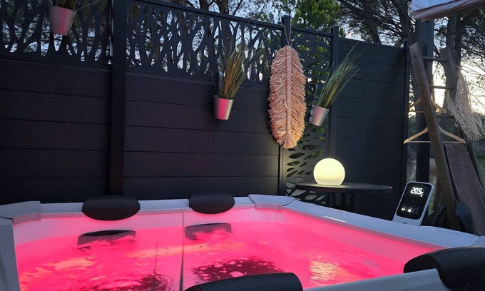 Fontes Appartement | L'atelier des rêves, independent studio with private outdoor spa!