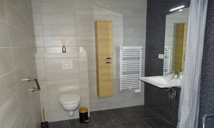 Cuisery Appartement | L'atelier, Proche de Tournus. Studio PMR Pour 1 Couple