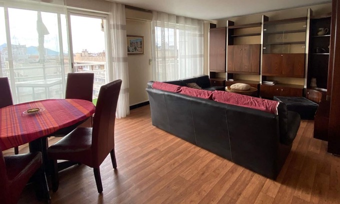 Baille Appartement | 'L'Authentique' Large family apt Baille