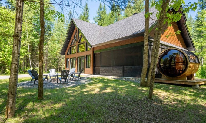Matawinie Regional County Municipality Appartement | L'Aventurière | River & Kayaks | Hot Tub | Sauna