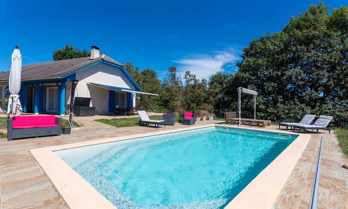 Monein Appartement | L'Azuré de Monein – Duplex Rénové avec Vue Imprenable, Piscine Privée, Jardin et Mezzanine