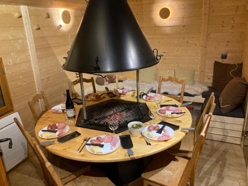 Le Petit-Bornand-les-Glieres Chalet De Ski | l'Echo des Glieres vue montagne centre village sauna & grill