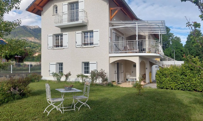 La Batie-Neuve Appartement | L'Ecrin logement meublé de tourisme classé 3 étoiles.