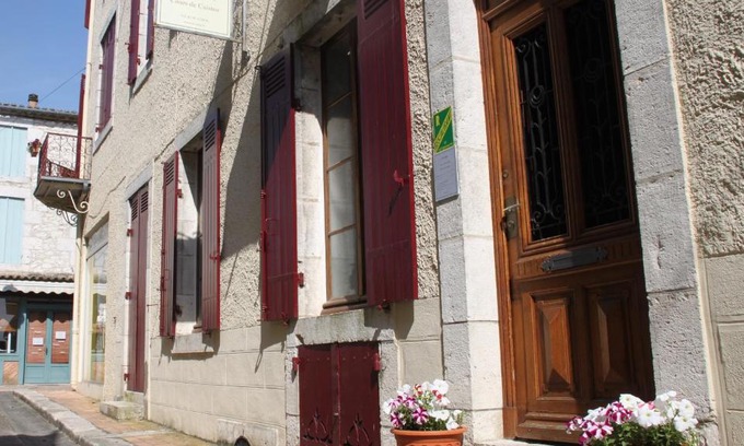 Castillonnes Lit Et Petit-Déjeuner | L'Entrée Chambres d'Hôtes Bar & Restaurant