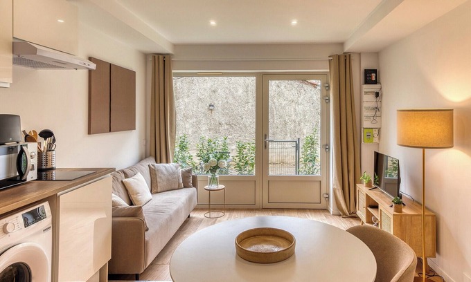 Oullins Appartement | L’Epicéa - RDJ duplex, proche métro+hôpital
