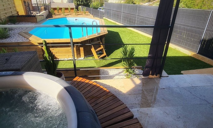 Meyreuil Maison | L'escale , Triplex Spa & Piscine