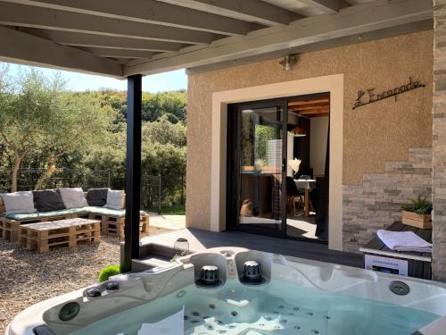 Laval-Pradel Maison | L'escapade - Chambre d'hôtes de charme avec Spa et piscine en Cévennes