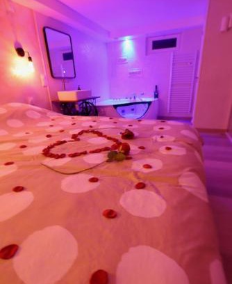 Tournedos-Bois-Hubert Appartement | L'Escapade Enchantée - Spa, Cheminée et Cinéma