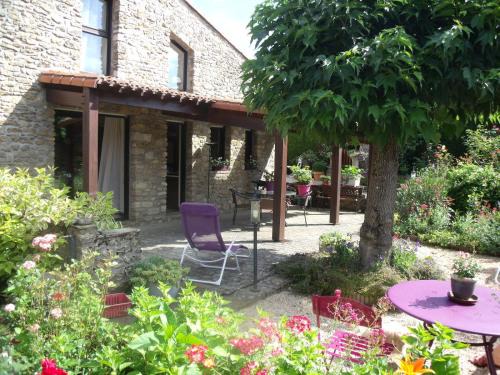 Saint-Vincent-Sterlanges Lit Et Petit-Déjeuner | L' Esterlanges SUITE FAMILLE 2 chambres 4 personnes PROCHE PUYduFOU
