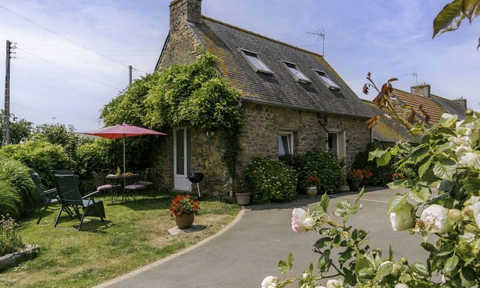Saint-Jean-du-Doigt Maison | L'Hirondelle by Interhome