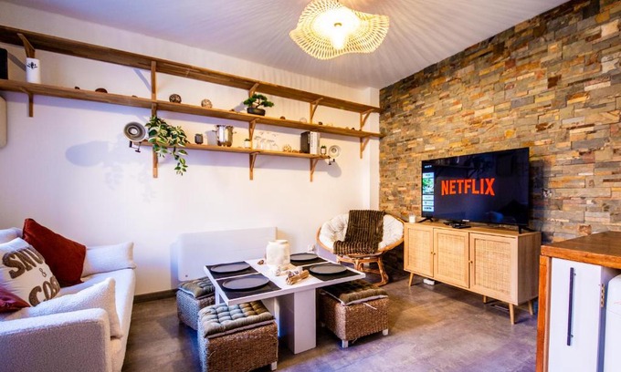 Saint-Andre-lez-Lille Appartement | L'illois - 2 beds - Free Parking - Vieux Lille - Wifi - Netflix