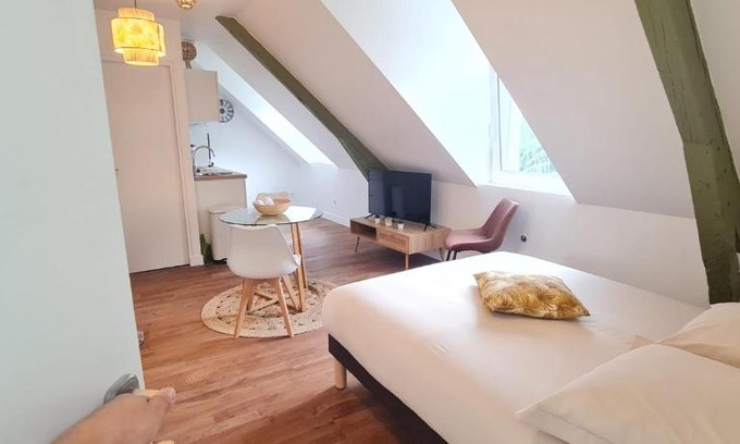 Pontivy Appartement | L'Imperial 9 Studio confort - dernier étage - centre ville