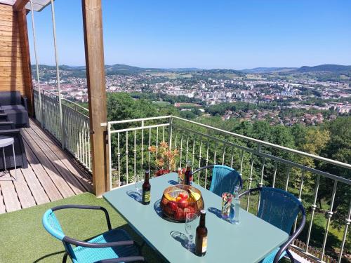 Montaigu Appartement | L'INATTENDU Vue imprenable,clim,parking avec borne de recharge, ménage inclus