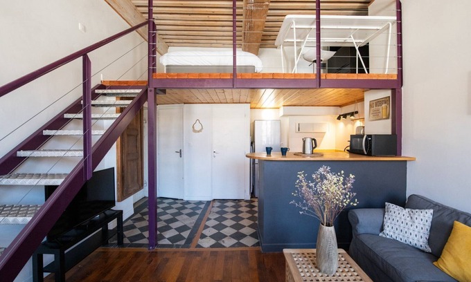 Boucle - Gros Caillou Appartement | L'Indigo- Coup de coeur Canut - Croix Rousse
