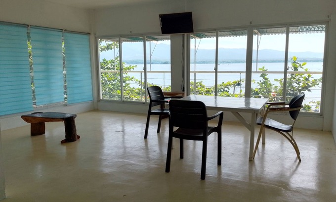 Masinloc Cabine | L Island House