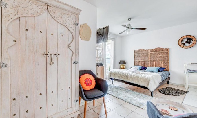 Fontaine-Bayonne-Cartoucherie Appartement | L Oasis studio proche hôpital et aéroport Piscine Parking &Netflix