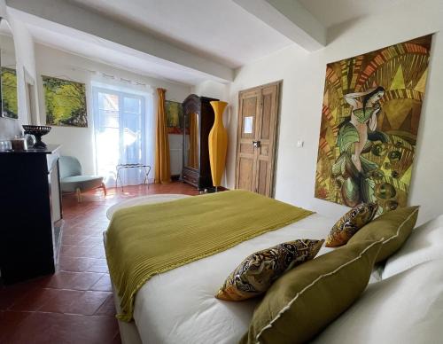 Roubia Maison | L'oiseau Bleu suite MERLE BLEU