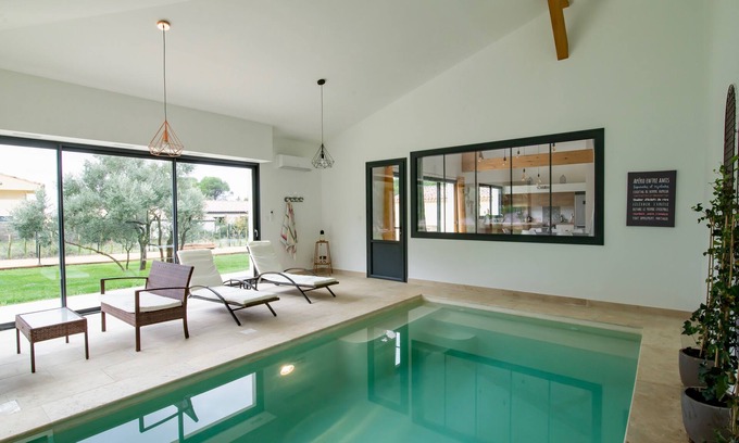 Piolenc Maison | L Oulivastre : Villa avec piscine intérieure