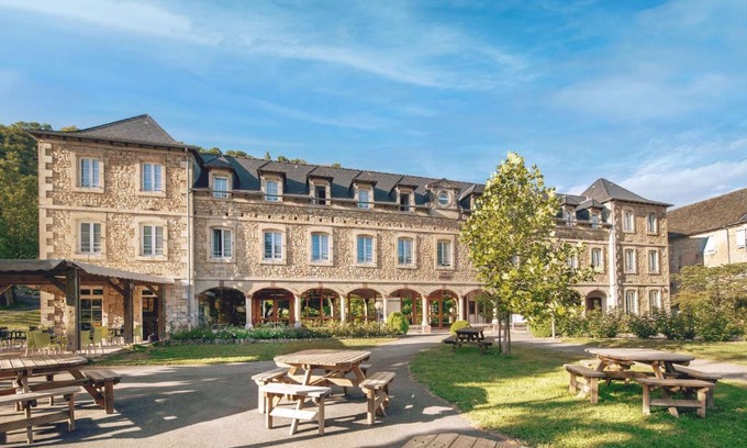Salles-la-Source Hôtel | L'OUSTAL Pont-les-Bains