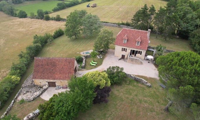 Lauzes Maison | L'oustalet - sur un terrain de 1,5 hectare, la maison d'habitation pour 2 ou 4 personnes et la gran