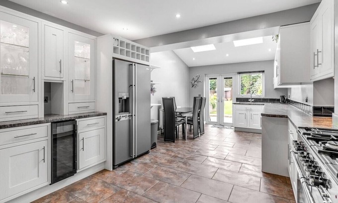 Norwich Maison | L/Parking | Sleep7 | 4BR | 2 BA