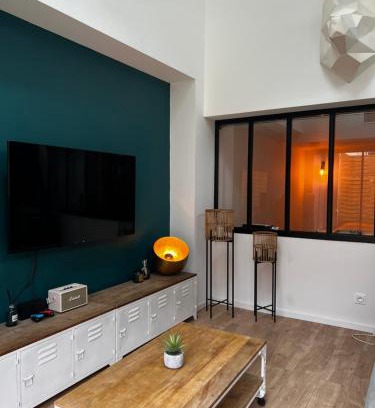 Concarneau Appartement | L'Usine du centre ville avec parking privé 2 véhicules et extérieur