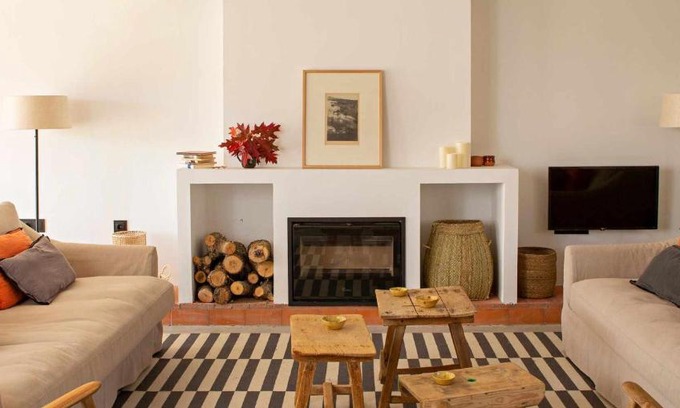 Tenzuela Maison | La Alberca Casa con jardín y piscina