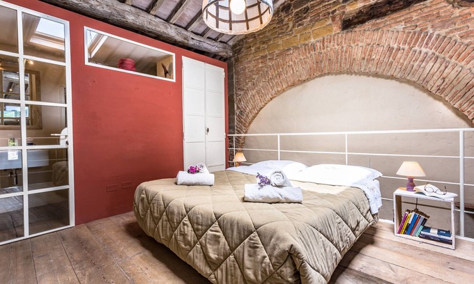 Loro Ciuffenna Appartement | La Badia, un studio loft entouré de verdure