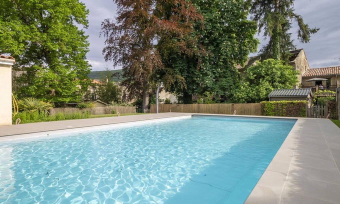 La Bastide-sur-l'Hers Maison | La Bastide des Roses - une belle expérience de la France authentique.