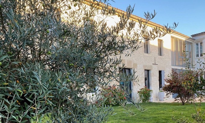 Aigrefeuille-d'Aunis Maison | LA BATISSE CHALOU A 10 KMS DE LA MER ET 15 KMS DE ILE DE RÉ - La Rochelle
