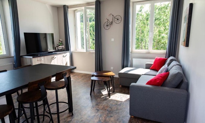 Le Petit-Abergement Appartement | LA BATISSE l'arbre beige