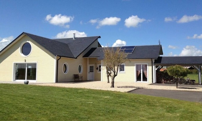 Fresnay-le-Gilmert Maison | La Belle en bois des champs: the calm and charm of a wooden house with swimming pool