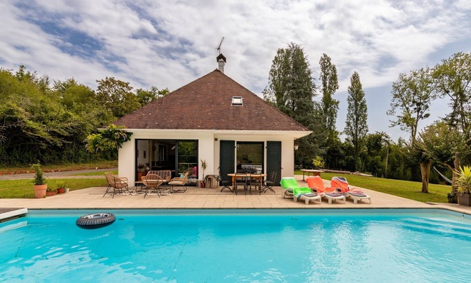 Salies-de-Bearn Maison | La Belle Salisienne - Maison vue montagne et piscine