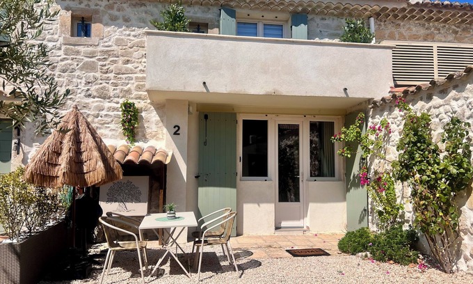 Mouries Maison | La bohème 2, Mouries centre au cœur des Alpilles : Cosy T2 avec terrasse
