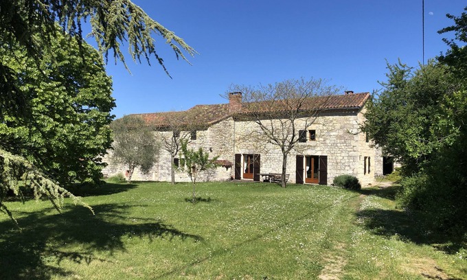 Livers-Cazelles Maison | La Bonnetie - Beautiful stone cottage with pool