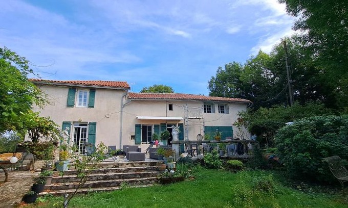 Cours Maison | La Bougainvilliére