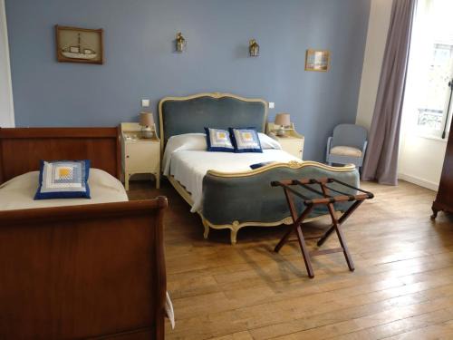Saulge Lit Et Petit-Déjeuner | La brasserie chambre d'hotes de Delphine