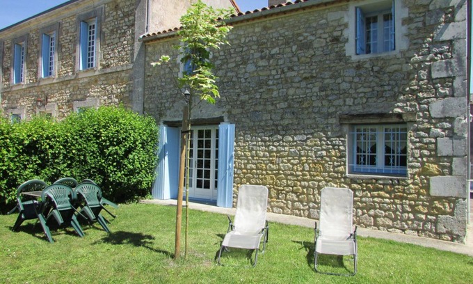 Le Gua Maison | Maison de vacances, la Brise Marine avec piscine chauffée proche de Royan